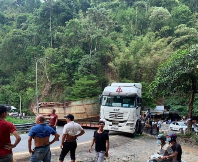 Phạt hơn 90 triệu đồng tài xế và chủ phương tiện kéo sà lan gây ách tắc đèo Bảo Lộc - 6