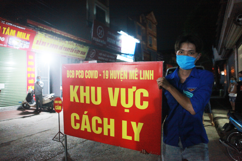 Người dân thôn Hạ Lôi vỡ òa hạnh phúc như “được mùa hoa” trong giây phút dỡ phong tỏa - 1