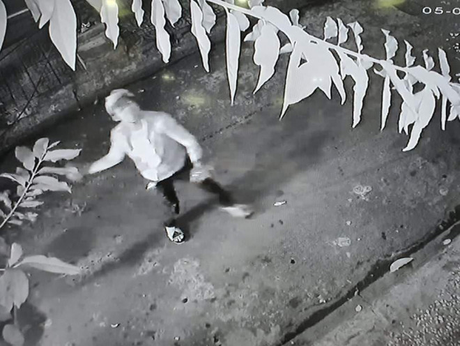 Diễn biến mới vụ nhà 1 phó tổng thư ký toà soạn ở TP.HCM bị ném mắm tôm - 2