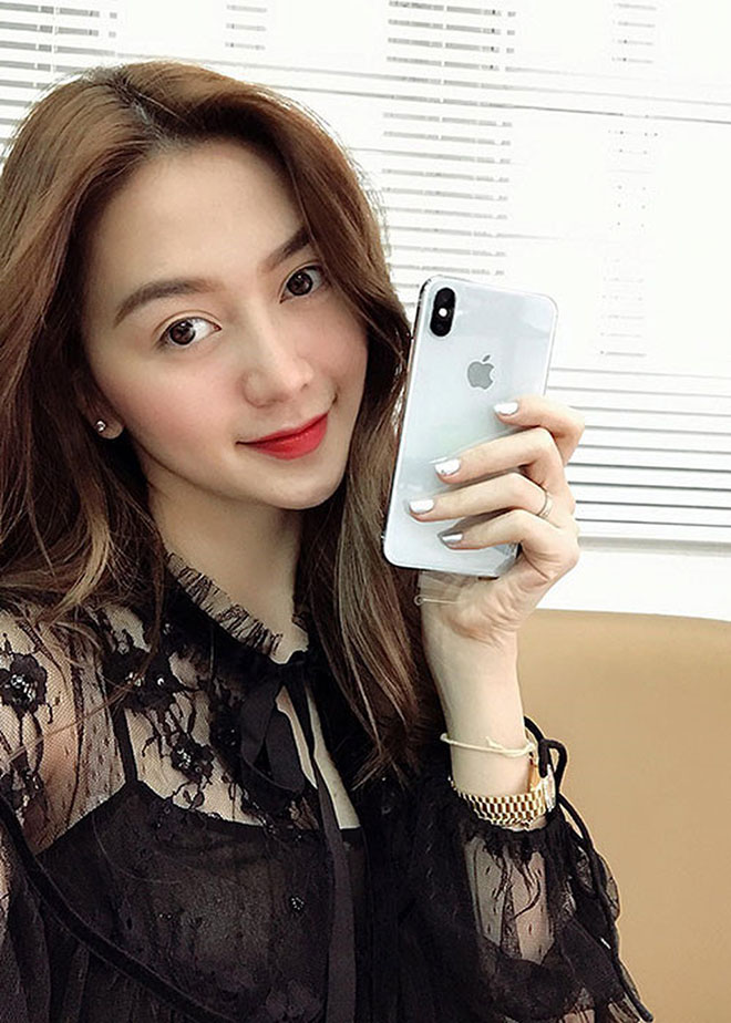 Selfie iPhone đẹp hơn: Sở hữu camera trước được nâng cấp, iPhone giúp cho các tín đồ selfie có thể chụp được những tấm ảnh đẹp hơn, chi tiết hơn và tự nhiên hơn. Cùng thử ngay để trải nghiệm khác biệt này nhé!