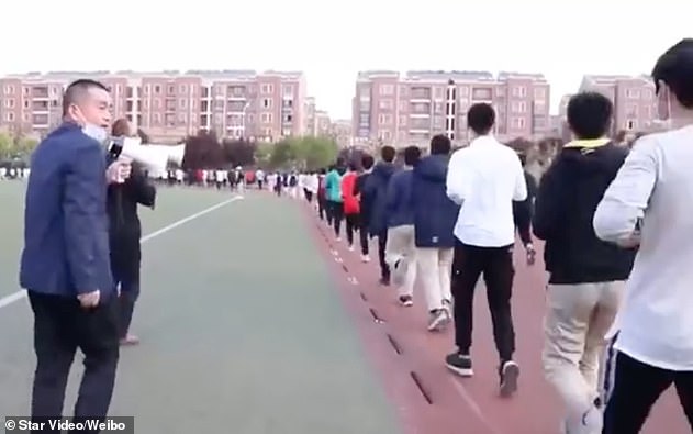 Covid-19: The reason why Chinese schools require students to run almost 2 hours a day - 1