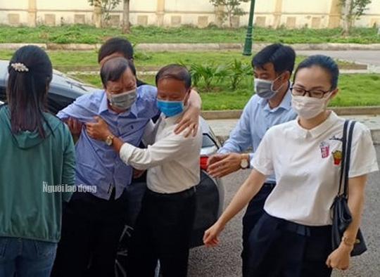 Tin tức 24h qua: Thủy điện xả nước bất ngờ, 10 người chơi trên sông chỉ 9 người chạy thoát - 4