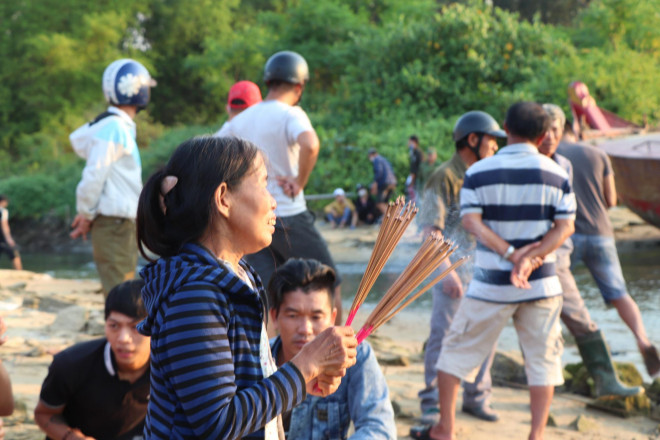 Vụ lật thuyền ở Quảng Nam: Người nhà khóc cạn nước mắt - 7