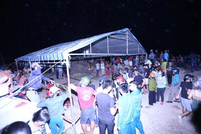 Vụ lật thuyền ở Quảng Nam: Người nhà khóc cạn nước mắt - 11