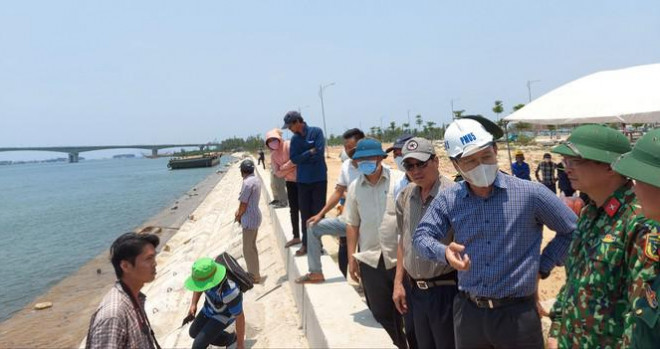 Nạn nhân sống sót trong vụ lật ghe: 'Tôi vật lộn khoảng 15 phút giữa sông thì được cứu' - 2