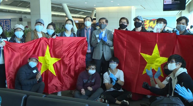 Đằng sau chuyến bay đầu tiên từ Mỹ đưa 343 người Việt về nước - 3