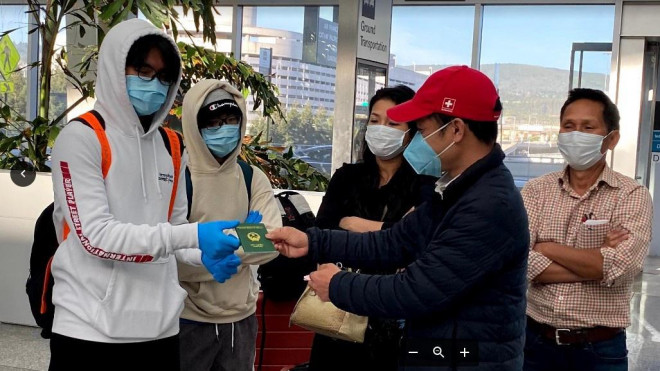 Đằng sau chuyến bay đầu tiên từ Mỹ đưa 343 người Việt về nước - 15