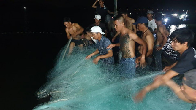 Tin tức 24h qua: Bộ GTVT đề xuất xe máy đi ban ngày cũng phải bật đèn - 2