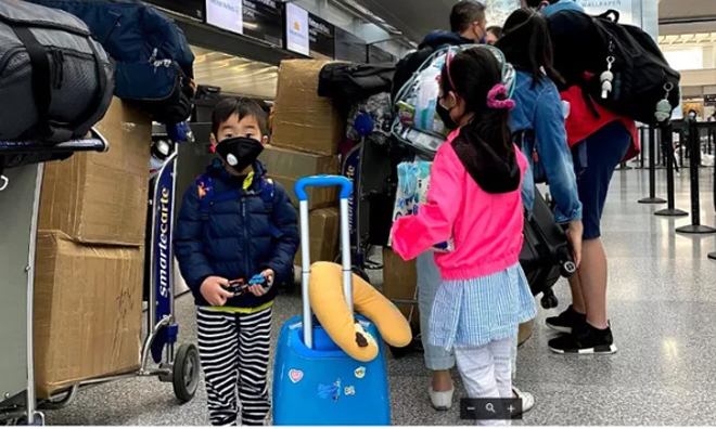 Đằng sau chuyến bay đầu tiên từ Mỹ đưa 343 người Việt về nước - 7