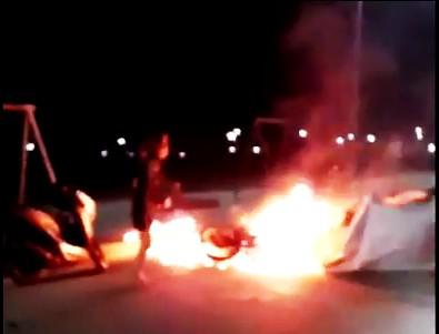 Clip: Hy hữu đèn gió rơi từ không trung khiến xe máy thành ngọn đuốc - 2