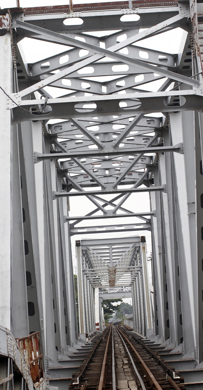 Những nhát búa đầu tiên tháo dỡ cầu trăm tuổi bắc qua sông Sài Gòn - 3