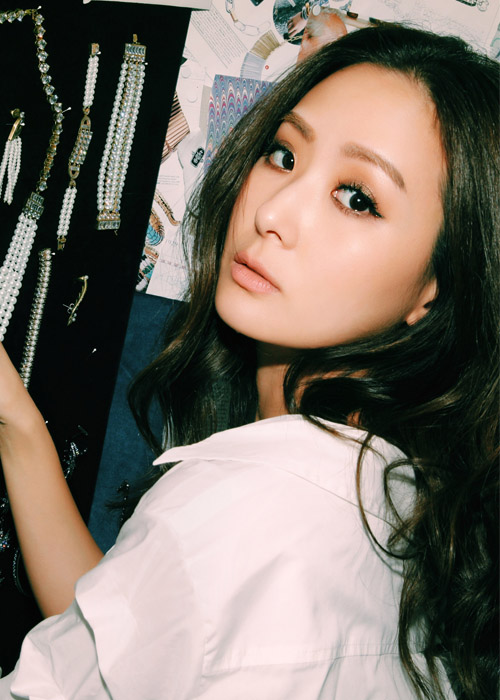 Mỹ nhân có cả bố lẫn mẹ đều là tỷ phú đô la, 42 tuổi trẻ đẹp vô ngần như Giáng My - 10