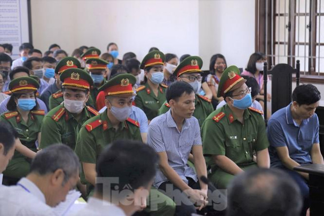 Cán bộ nâng điểm ở Hòa Bình: "Ai cũng gù, mình thẳng lưng sẽ thành khuyết tật" - 2