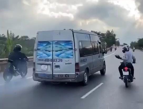 Triệu tập nhóm “phượt thủ” tấn công xe khách trên QL20 - 2