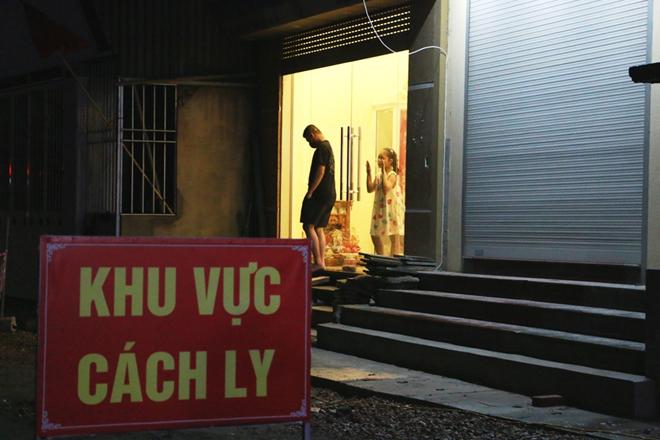 Ổ dịch COVID-19 cuối cùng ở Hà Nội được dỡ bỏ - 2