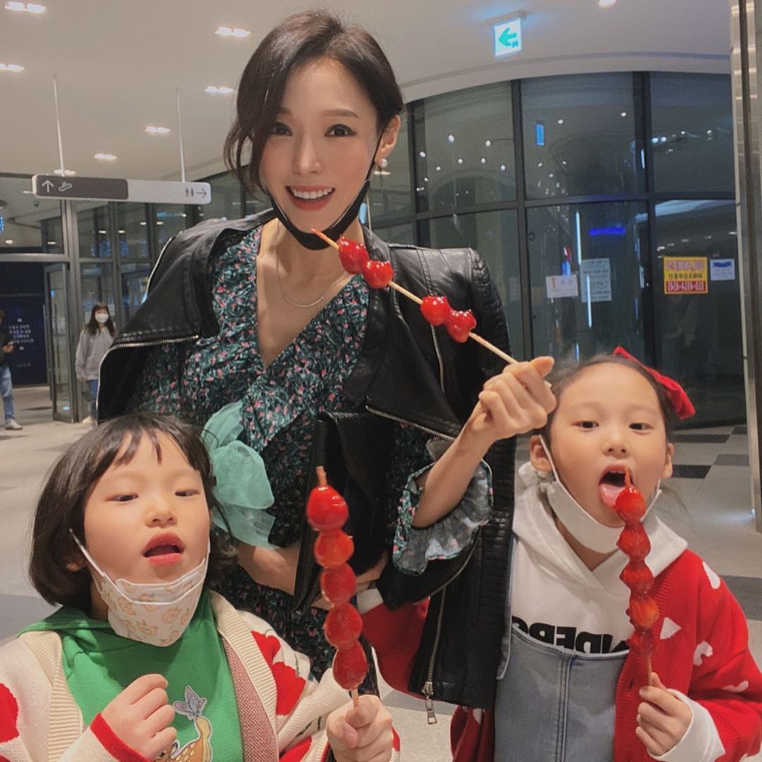 Bà mẹ 2 con hot nhất Hàn Quốc chỉ cách lấy lại vóc dáng, biến bụng bèo nhèo thành cơ - 1