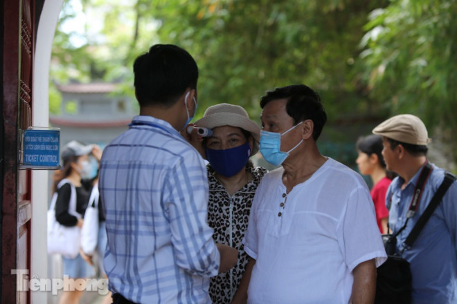 Nhiều di tích ở Hà Nội mở cửa đón khách sau kỳ 'ngủ đông' - 2