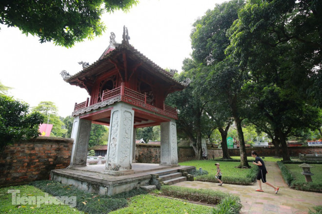 Nhiều di tích ở Hà Nội mở cửa đón khách sau kỳ 'ngủ đông' - 11