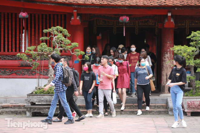 Nhiều di tích ở Hà Nội mở cửa đón khách sau kỳ 'ngủ đông' - 12