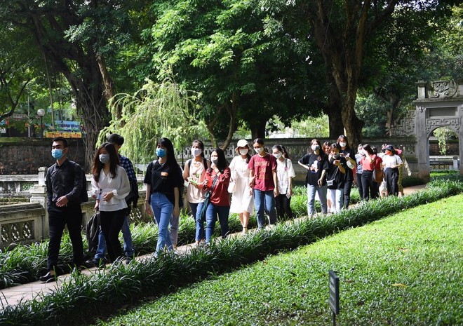 Nhiều di tích ở Hà Nội mở cửa đón khách sau kỳ 'ngủ đông' - 16