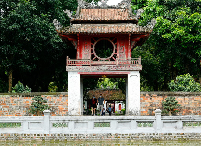 Nhiều di tích ở Hà Nội mở cửa đón khách sau kỳ 'ngủ đông' - 18