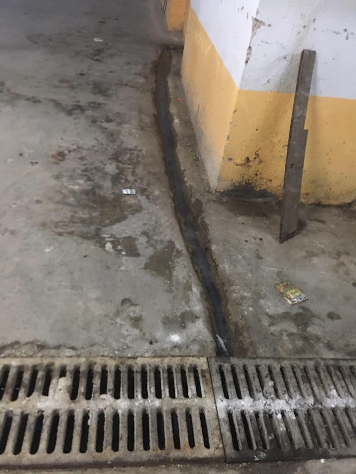 Rùng mình với cảnh tượng bẩn khủng khiếp trong hầm chung cư giữa Hà Nội - 2