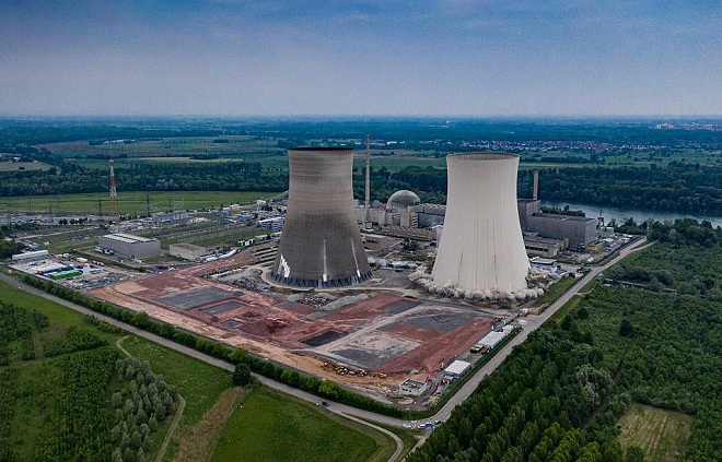 Video: The moment the German nuclear reactor collapsed after a series of explosions - 1