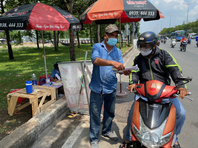 CSGT phạt "rát", nhiều người đổ xô mua bảo hiểm xe máy - 2