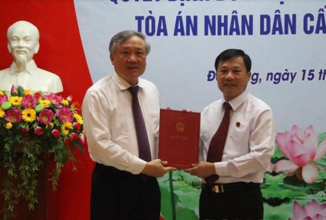 Chánh án TAND tối cao Nguyễn Hòa Bình trao quyết định bổ nhiệm nhân sự ​  ​    ​  ​ - 1