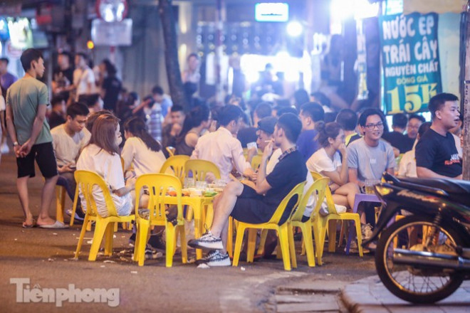 'Phố không ngủ' nhộn nhịp trở lại sau 'kỳ nghỉ COVID-19' - 13