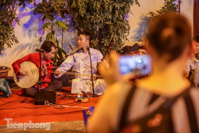 'Phố không ngủ' nhộn nhịp trở lại sau 'kỳ nghỉ COVID-19' - 14