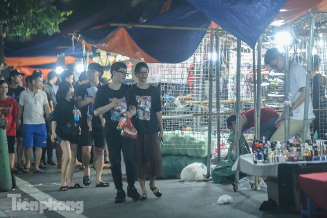 'Phố không ngủ' nhộn nhịp trở lại sau 'kỳ nghỉ COVID-19' - 16