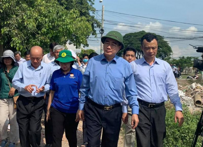 Lãnh đạo TP.HCM thị sát tình trạng nhà không phép ở Bình Chánh - 2