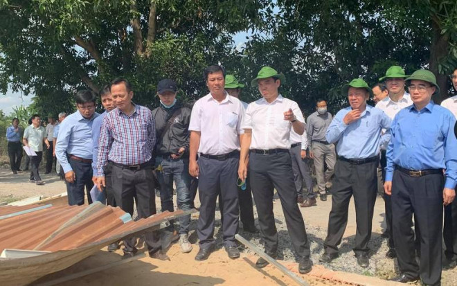 Lãnh đạo TP.HCM thị sát tình trạng nhà không phép ở Bình Chánh - 4