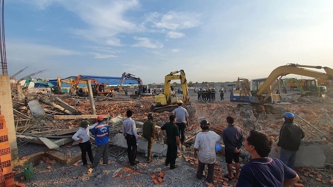 Nóng trong tuần: Sập tường công trình ở Đồng Nai, 10 người tử vong - 1