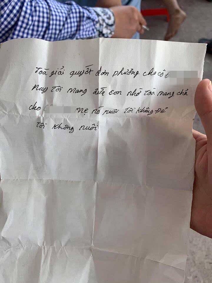 Bé 3 tuổi bị bố bỏ rơi tại tòa kèm mẩu giấy “tôi không đẻ, tôi không nuôi” - 2
