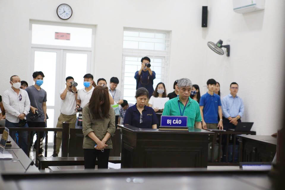 Tin tức 24h qua: Nguyên đô đốc Nguyễn Văn Hiến cùng Út “trọc” hầu tòa - 4