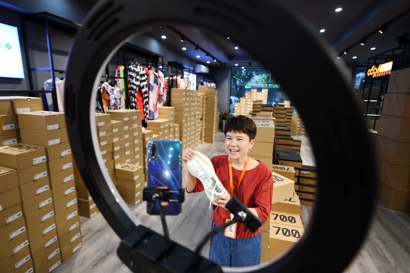 Trung Quốc chính thức công nhận Livestream bán hàng là một nghề mới - 1