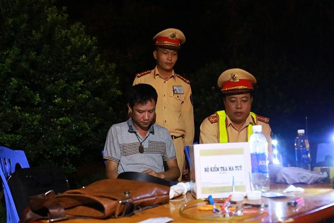 Lật tẩy "chiêu độc " của tài xế dùng ma túy, uống rượu vẫn lái xe - 6