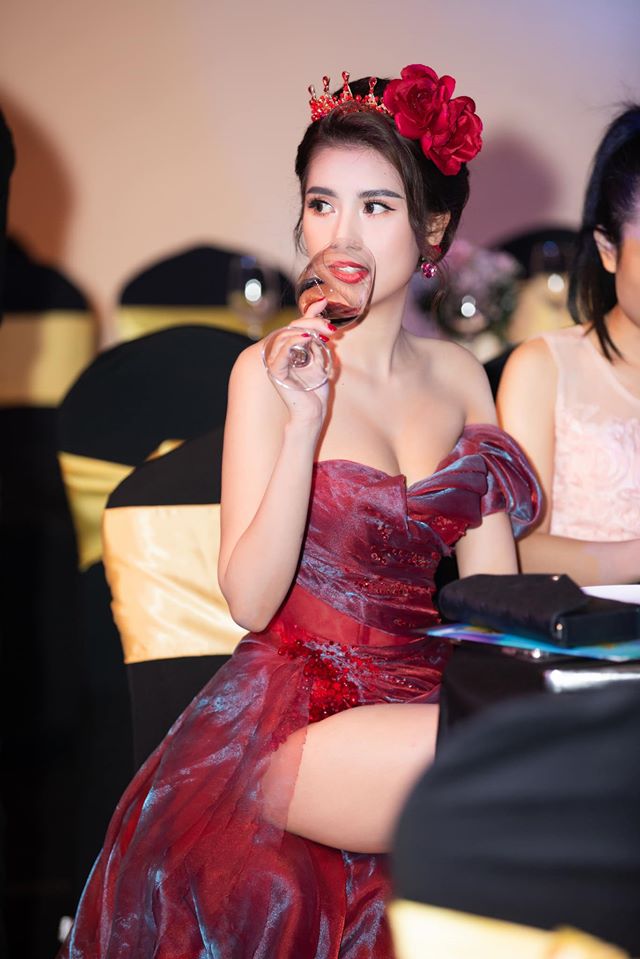 "Hoa hậu Nha Trang được nhiều đại gia tán tỉnh" có thay đổi cấu trúc cơ thể? - 4