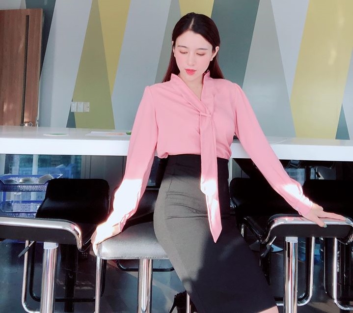 Nữ công sở Quảng Ngãi nổi bật với vẻ ngoài xinh đẹp chỉ bài tập vòng 3 "trái đào" - 11