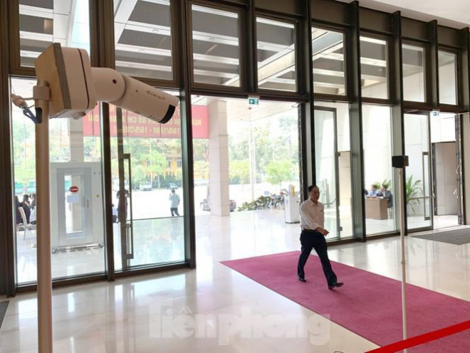 Kỳ họp đặc biệt tại Hội trường Diên Hồng - 9