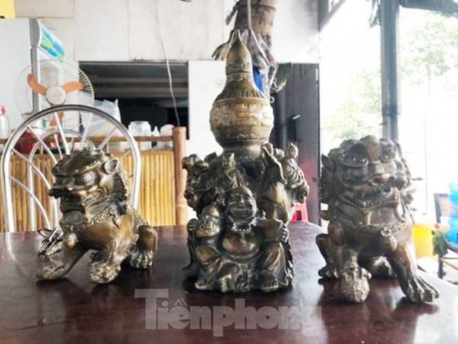Đào móng làm nhà ở Bình Dương, phát hiện nhiều tượng đồng kỳ lạ - 3