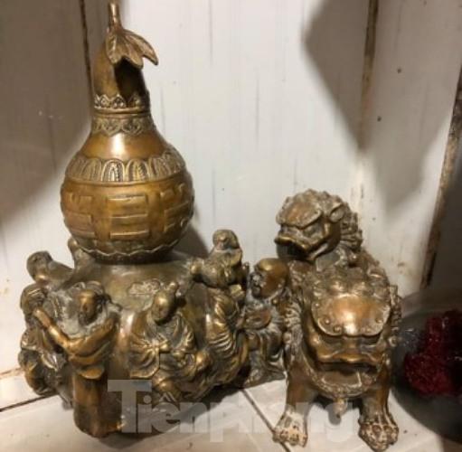 Đào móng làm nhà ở Bình Dương, phát hiện nhiều tượng đồng kỳ lạ - 5