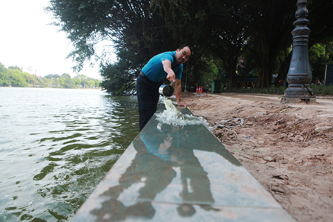 Cận cảnh bờ kè lát đá xanh thí điểm ở Hồ Gươm - 10