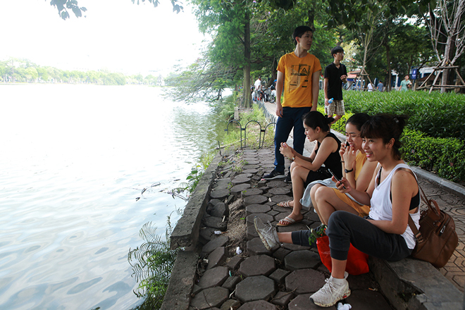 Cận cảnh bờ kè lát đá xanh thí điểm ở Hồ Gươm - 11