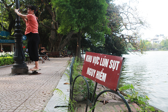 Cận cảnh bờ kè lát đá xanh thí điểm ở Hồ Gươm - 12