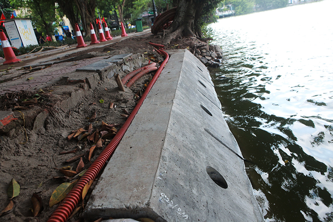 Cận cảnh bờ kè lát đá xanh thí điểm ở Hồ Gươm - 7