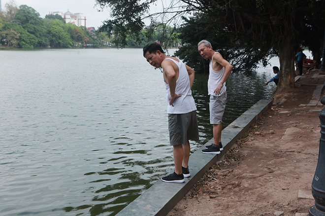 Cận cảnh bờ kè lát đá xanh thí điểm ở Hồ Gươm - 9