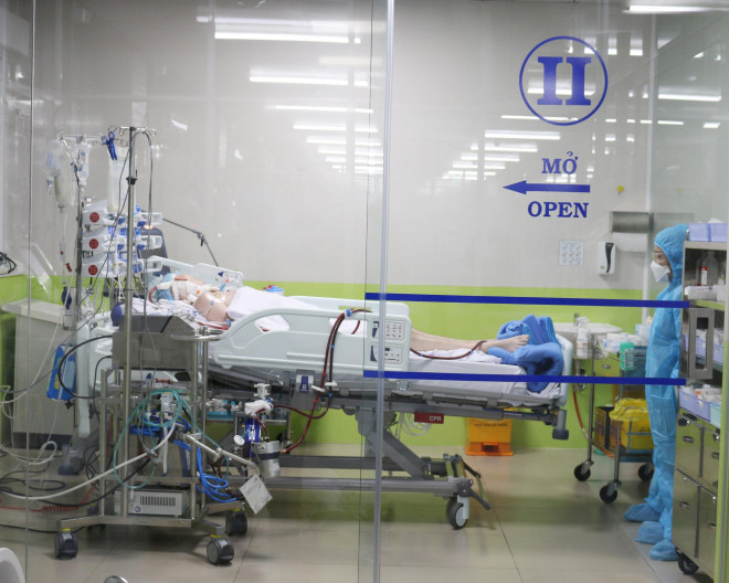 Diễn biến sức khỏe 4 bệnh nhân đang điều trị Covid-19 tại TP HCM - 1
